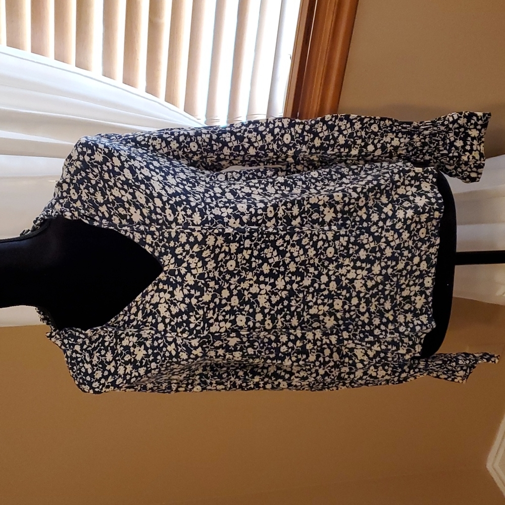 Hinge light weight blouse